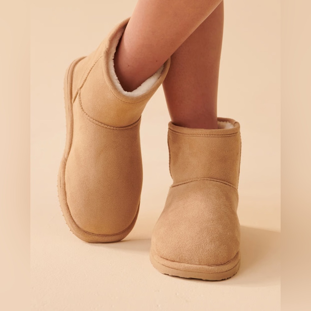 (🅼) Faux Suede Bootie Slippers - Sesame | 𝐥𝐚 𝐕𝐢𝐞 𝐞𝐧 𝐑𝐨𝐬𝐞